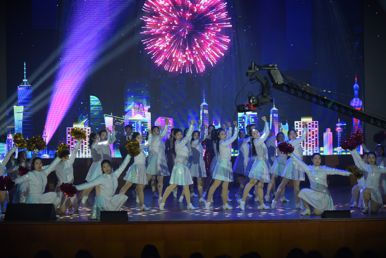 我校第十八届校园文化艺术节闭幕式暨2026年元旦文艺汇演隆重举办 我校第十八届校园文化艺术节闭幕式暨2026年元旦文艺汇演隆重举办