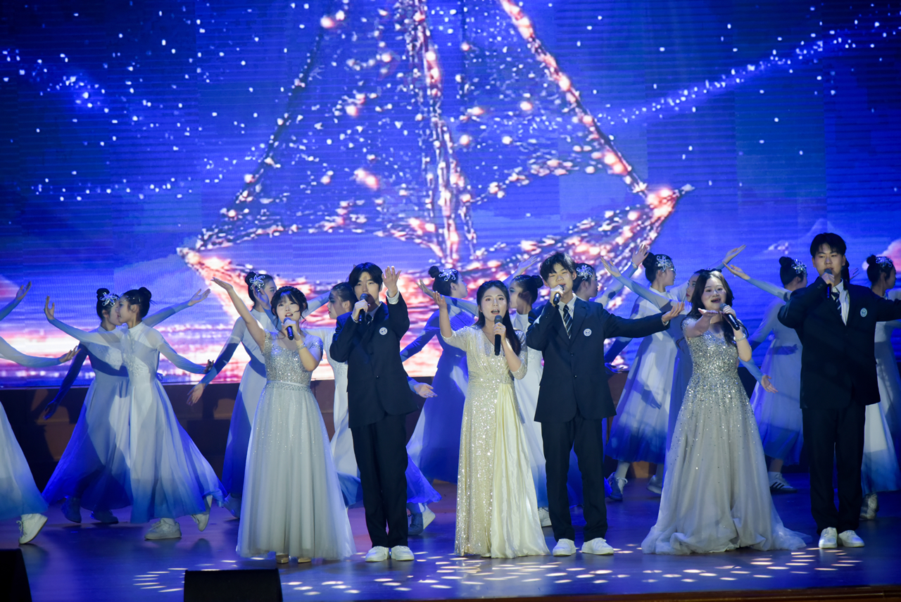 我校第十八届校园文化艺术节闭幕式暨2026年元旦文艺汇演隆重举办 我校第十八届校园文化艺术节闭幕式暨2026年元旦文艺汇演隆重举办