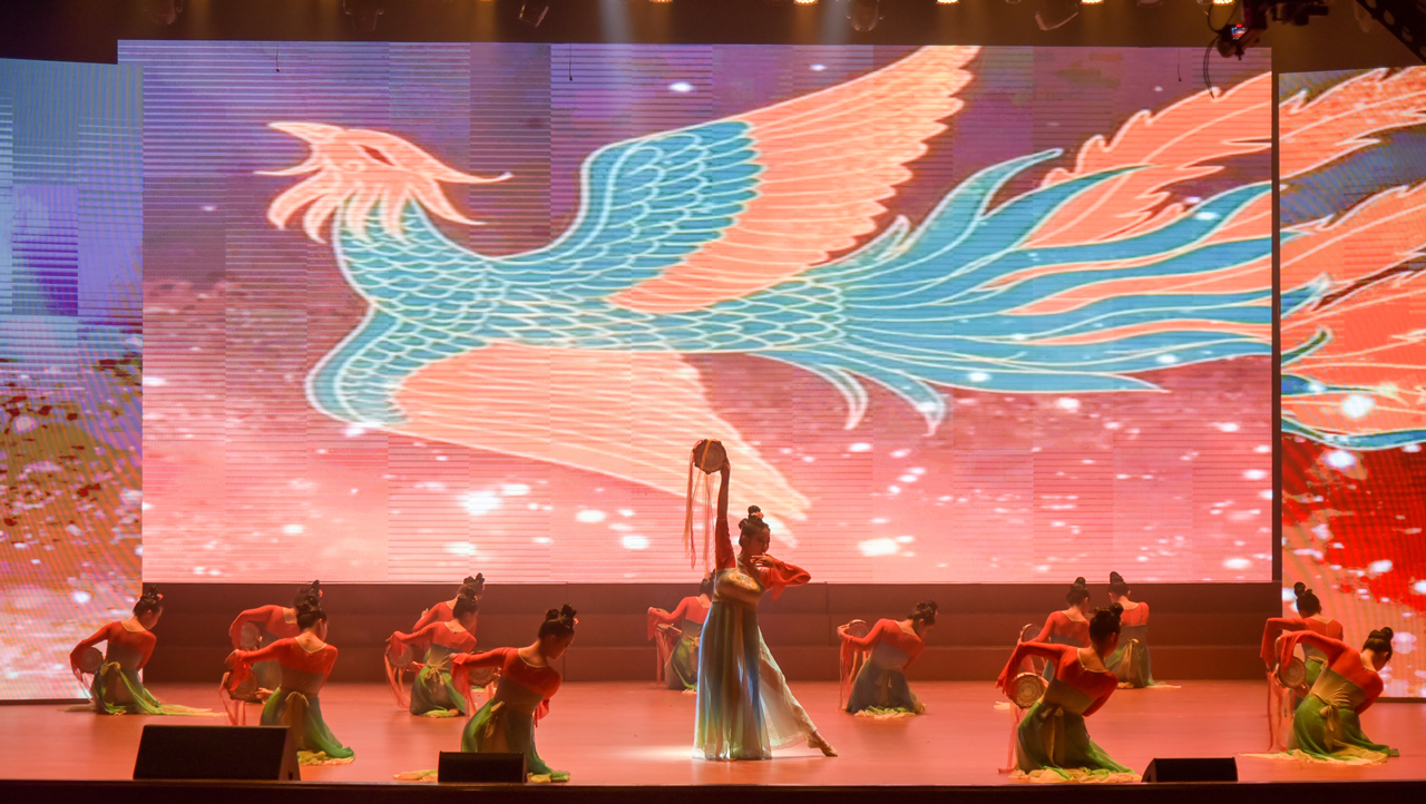 我校第十八届校园文化艺术节闭幕式暨2026年元旦文艺汇演隆重举办 我校第十八届校园文化艺术节闭幕式暨2026年元旦文艺汇演隆重举办