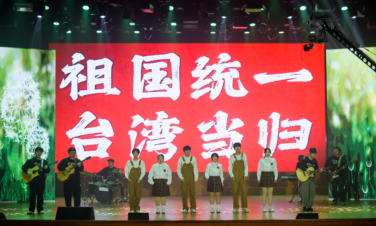 我校第十八届校园文化艺术节闭幕式暨2026年元旦文艺汇演隆重举办 我校第十八届校园文化艺术节闭幕式暨2026年元旦文艺汇演隆重举办