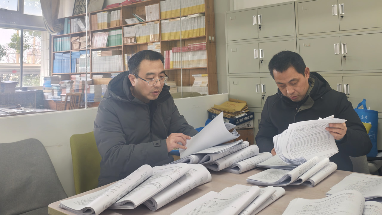 ǿ��������� ������������������У��չ������ѧ���˽�����ĩ��ѧ�����뿼�����ר����