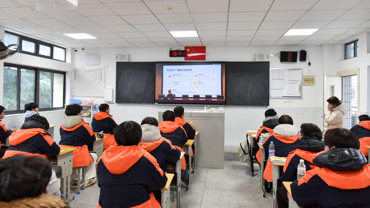 �ػ��ഺƽ��· ���ΰ�ȫ��У԰ | ��У��չ����ѧ��һ�Ρ���������