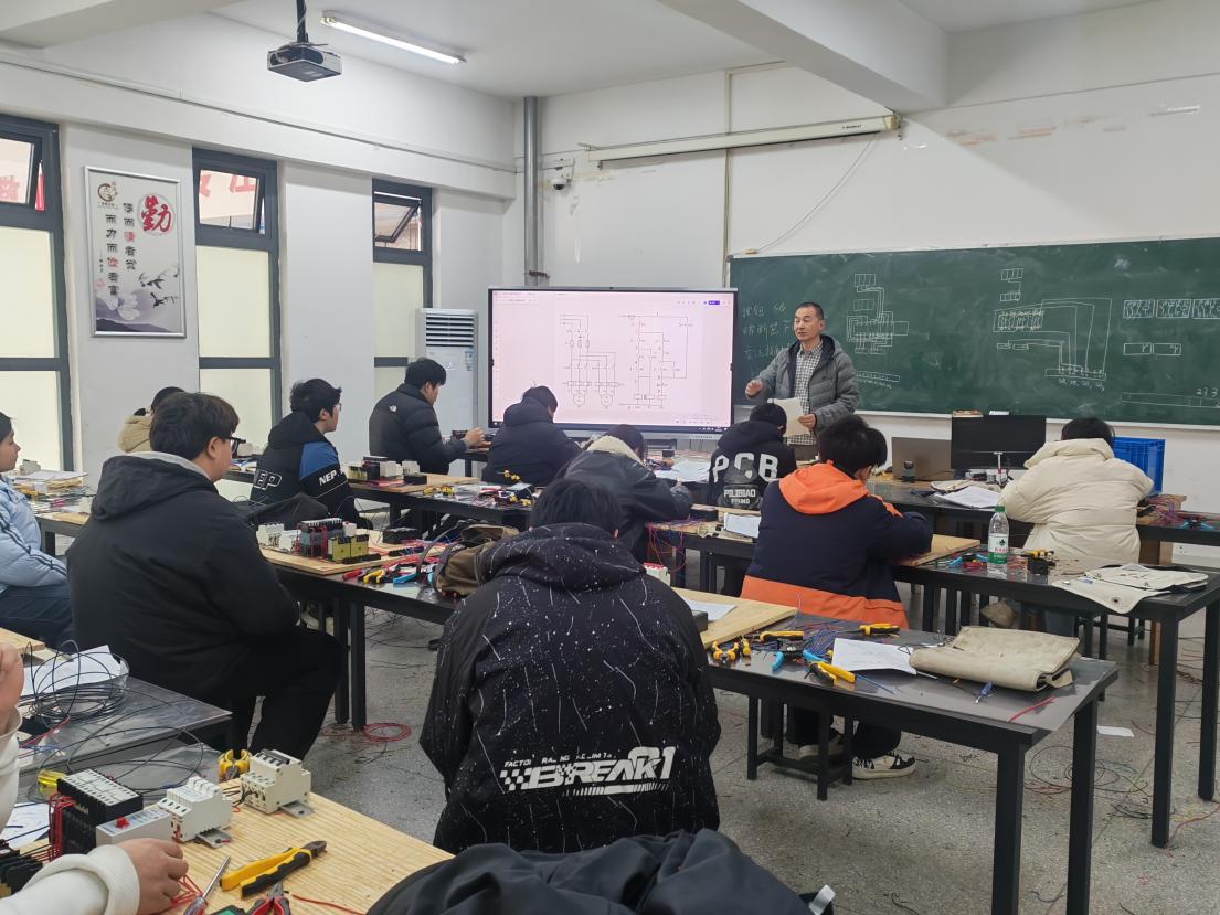 以技赋能 备战高考<br>——23机电实验班技能提升活动圆满收官 以技赋能 备战高考<br>——23机电实验班技能提升活动圆满收官